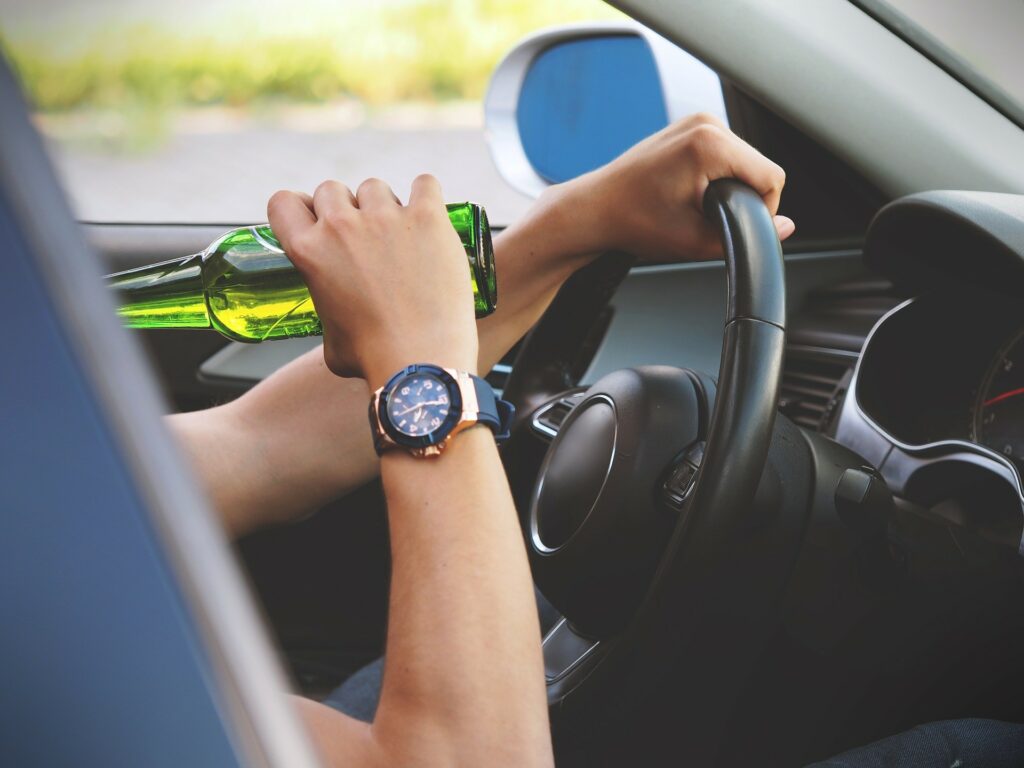 Kierowcy wciąż nie rezygnują… z alkoholu